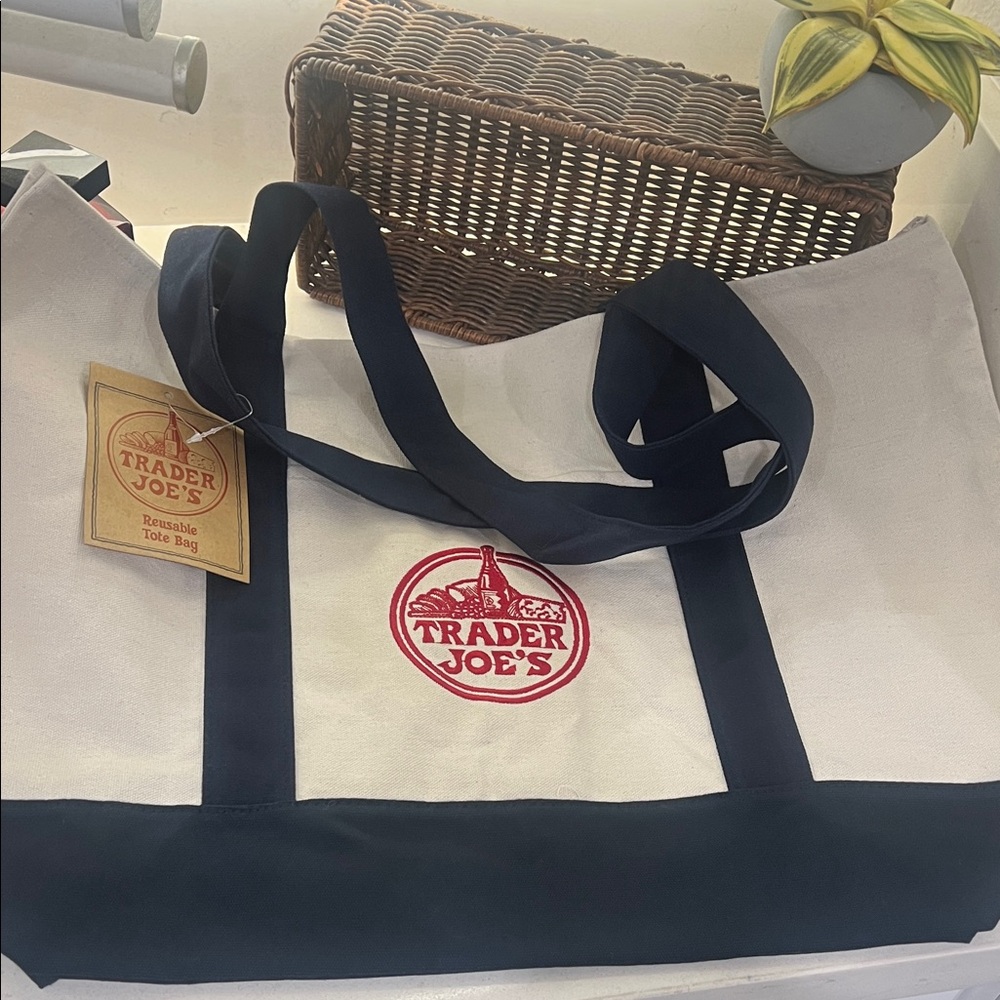 Trader Joe's Reusable Tote Bag new - Picture 1 of 8